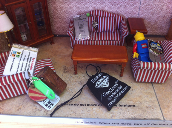 Just lounging around in the lobby. Photo by geocacher Xensen