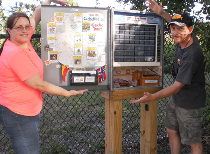 A couple geocachers checking out the amenities. Photo by geocacher D&JC