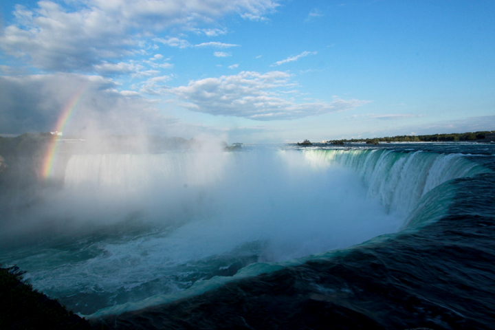 Niagara Falls from the Canadian side. Photo by geocacher Desert Varnish