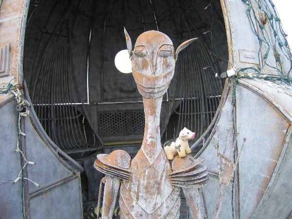 He seems friendly enough. Photo by geocacher followingamelia