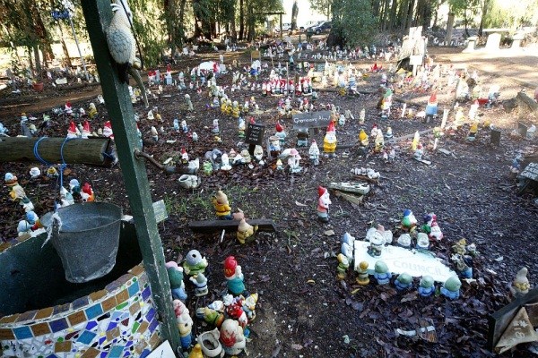 Gnomes EVERYWHERE! Photo by geocacher CassidyFamily