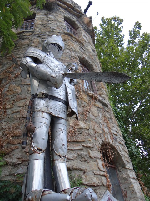 The Knight of Castle Northmoor. Photo by geocacher *pixie