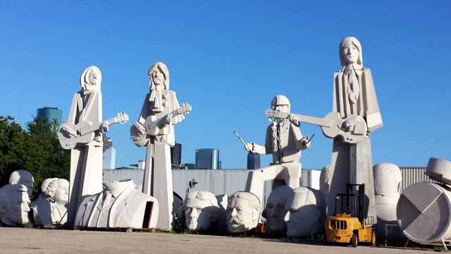 Watch out for the giant Beatles! Photo by geocacher Drew136