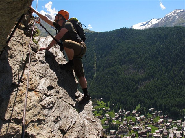 Climb to the top! Photo by geocacher Kuertu
