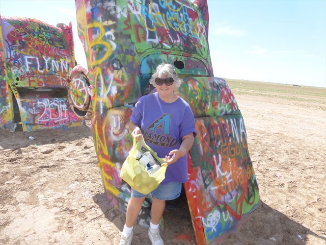 Geocacher Lookin'Good  doing her part to CITO and keep the area clean. Good job!