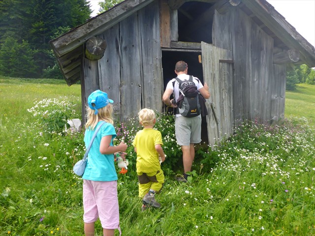 Quite possibly the first time these people ever went inside a geocache. Photo by geocacher xentiscarbon