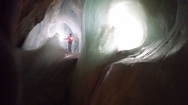 Standing among the ice formations. Photo by geocacher Dj FvM