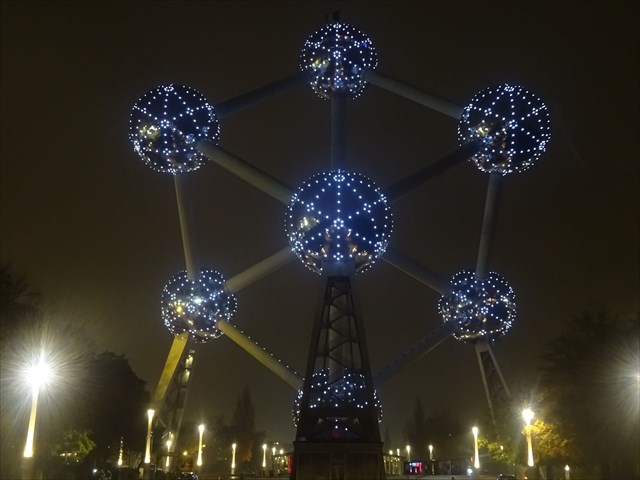 All lit up. Photo by struffel 