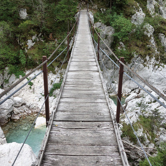 GC1D7NJ: Would you cross this bridge for a geocache?