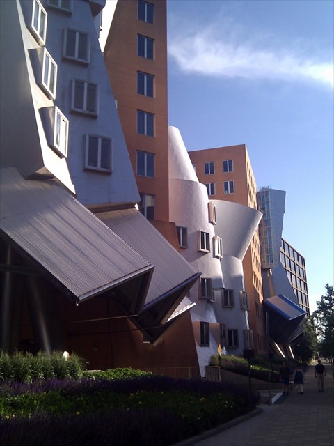 Frank Gehry's "The Stata Center" Photo by geocacher niraD