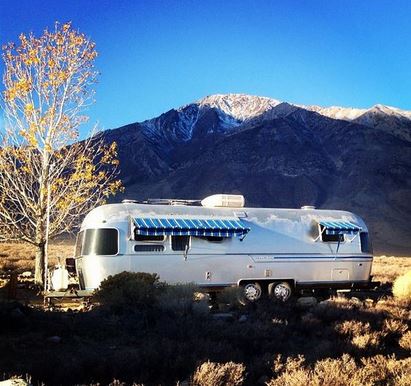 FluteFace parks her Airstream for the night near one of her favorite caches GC3VN6Y - Buttermilk, placed at what probably is a historical building (of sorts) and may be why the area is called Buttermilk. 