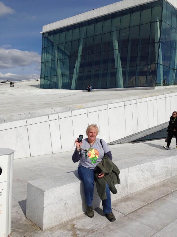 Geocacher/Lackey/Reviewer Prying Pandora finds the cache.