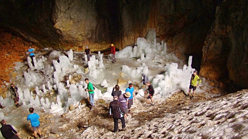 Ledena pecina / Ice cave